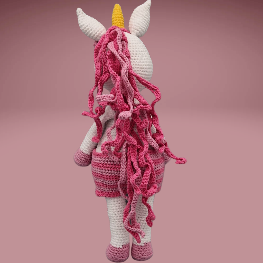 Häkelset Einhorn mit Latzhose