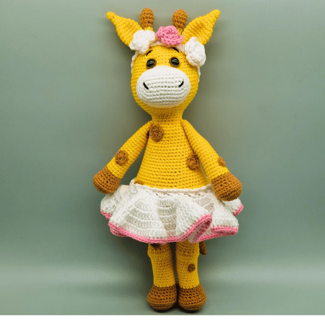 Häkelanleitung für Giraffe mit Kleidchen