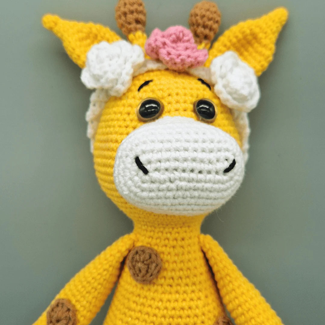 Häkelanleitung für Giraffe mit Kleidchen